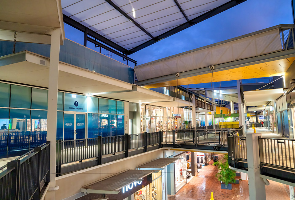 Shopping centre windows glazing